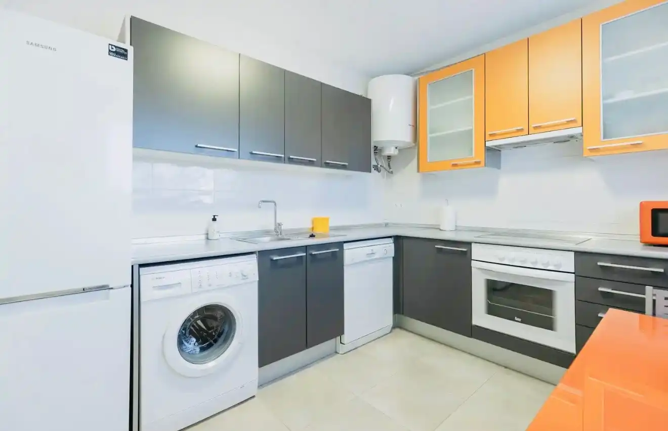 Küche von Einfamilien-Reihenhaus zum Verkauf in Dénia mit Klimaanlage, Heizung und Terrasse
