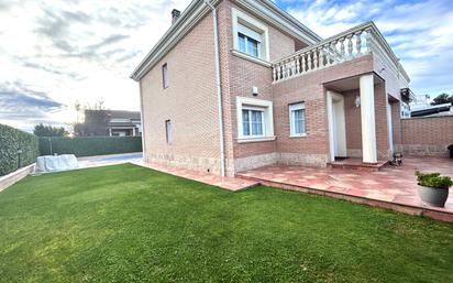 Exterior view of House or chalet for sale in Villanueva de la Torre  with Air Conditioner, Heating and Terrace