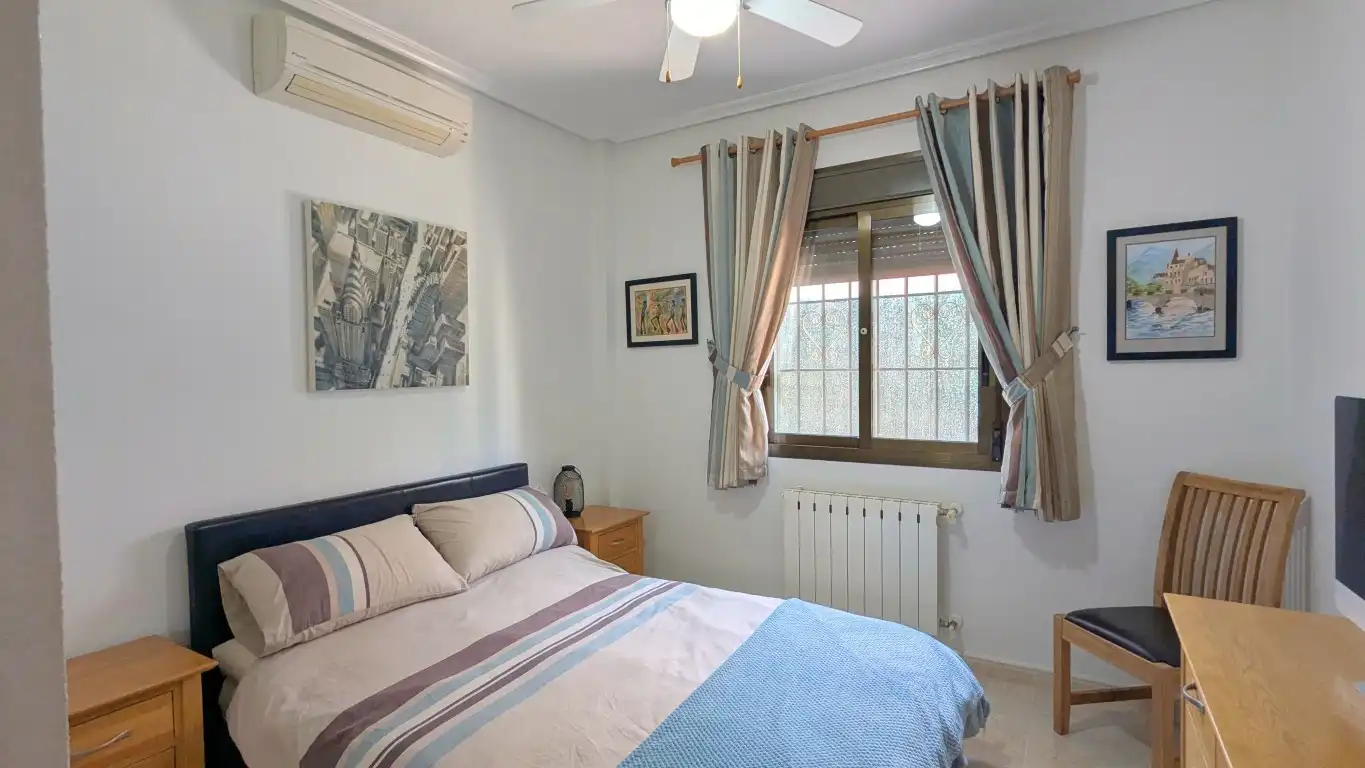 Habitación de Casa o chalet en venta en Bigastro con Microondas y Balcón