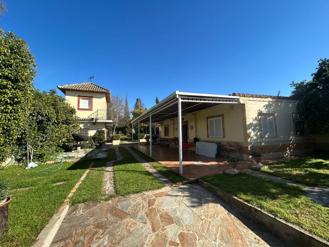 Exterior view of House or chalet for sale in Dos Hermanas  with Air Conditioner, Private garden and Swimming Pool