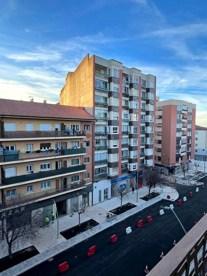 Vista exterior de Apartament de lloguer en  Teruel Capital amb Calefacció, Parquet i Terrassa