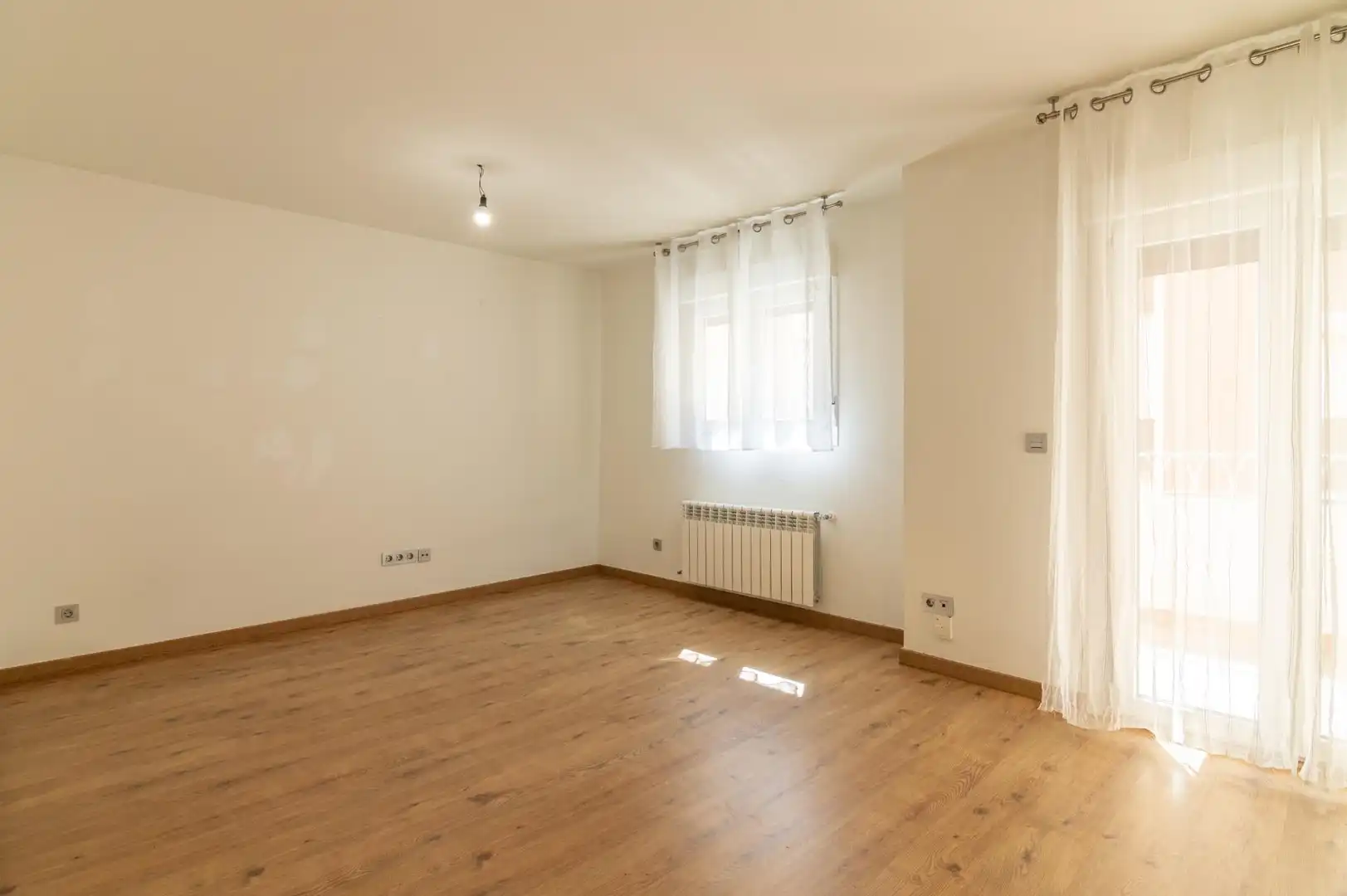 Sala d'estar de Pis en venda en  Pamplona / Iruña amb Parquet