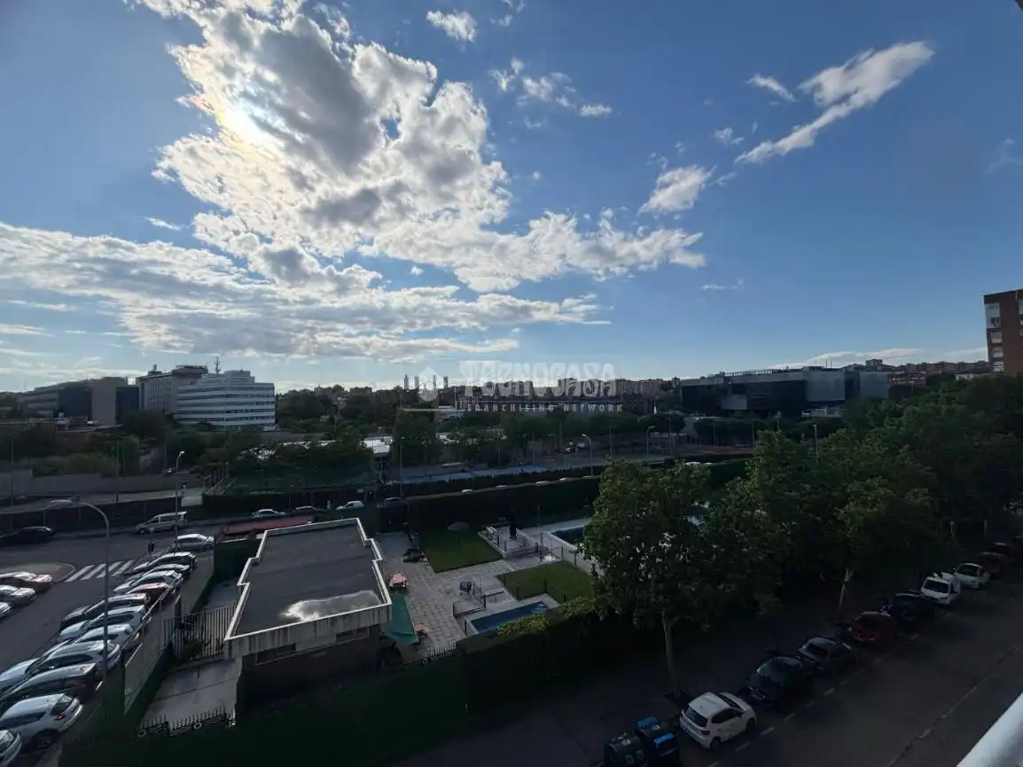 Vista exterior de Piso en venta en Madrid