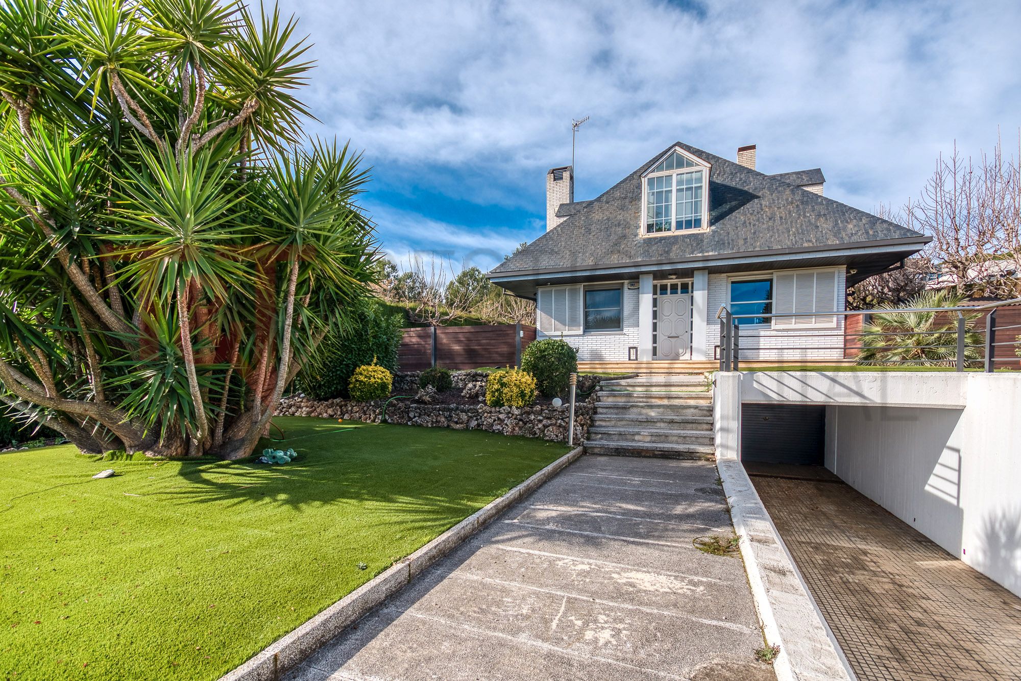 Exterior view of House or chalet for sale in Canovelles  with Air Conditioner, Heating and Private garden