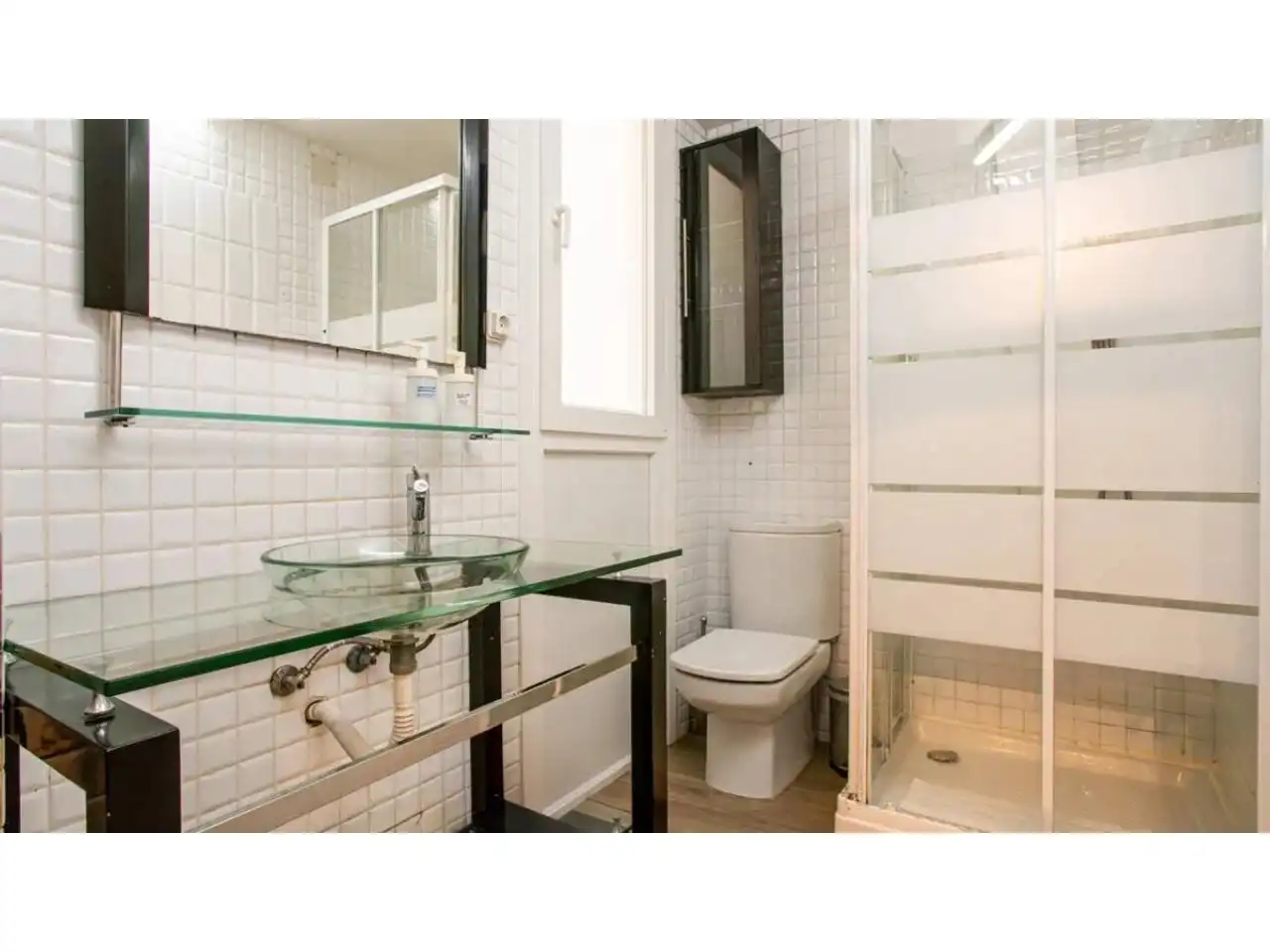Bathroom of Study for sale in Barcelona  with Parquet flooring
