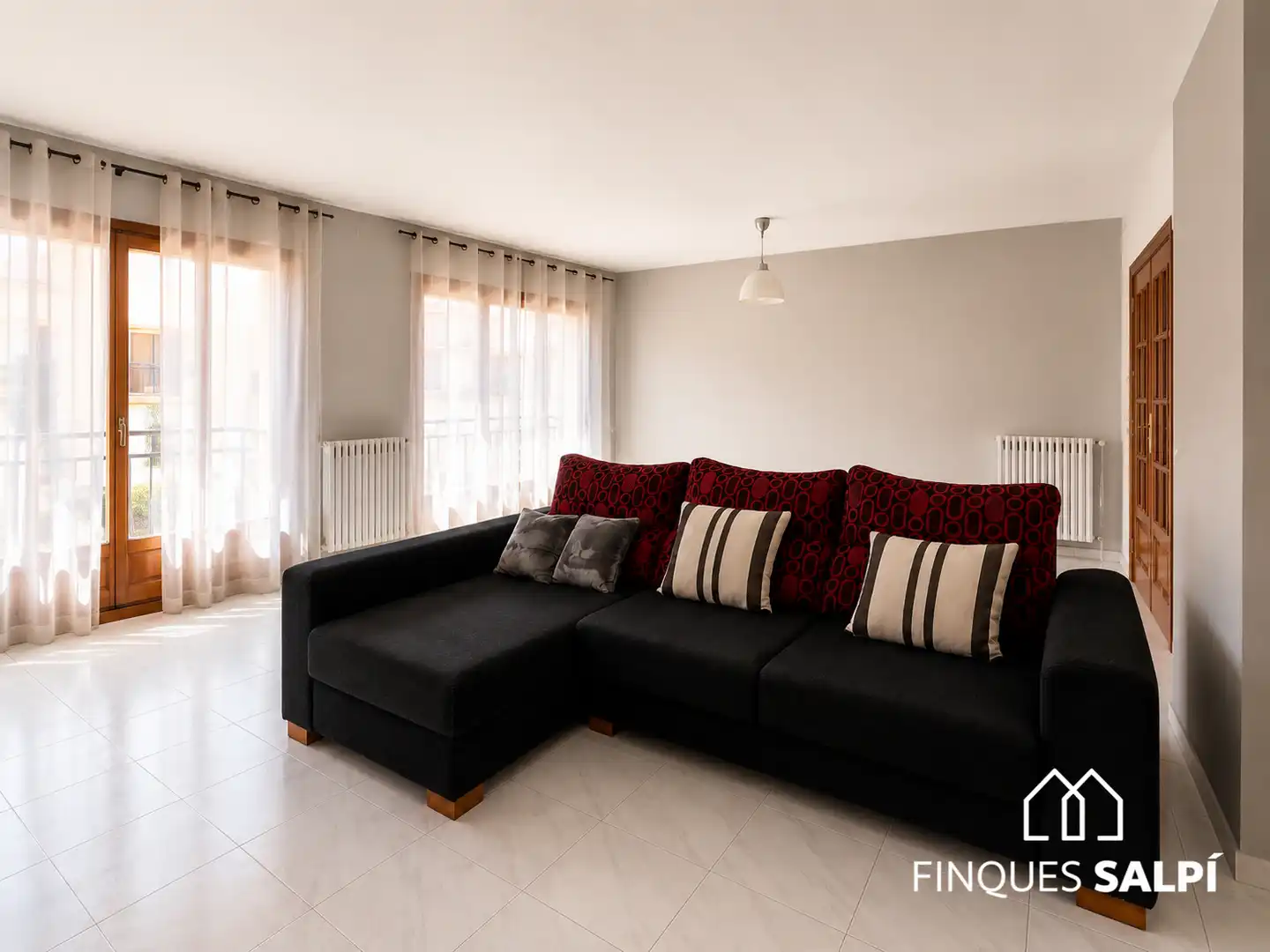 Sala de estar de Casa adosada en venta en La Jonquera con Calefacción y Trastero