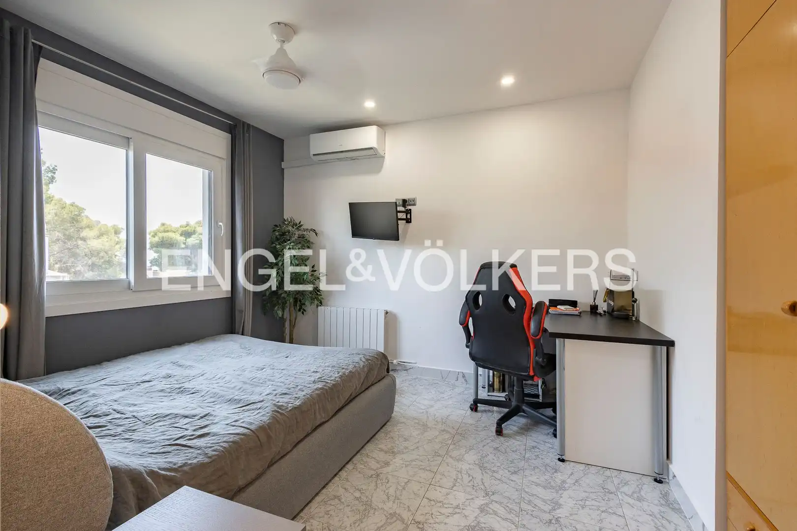 Bedroom of Houses for sale in Castelldefels  with Air Conditioner, Heating and Swimming Pool