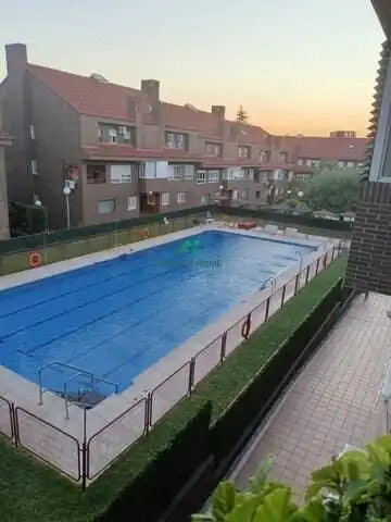 Piscina de Dúplex en venda en Alcorcón amb Aire condicionat, Jardí privat i Terrassa