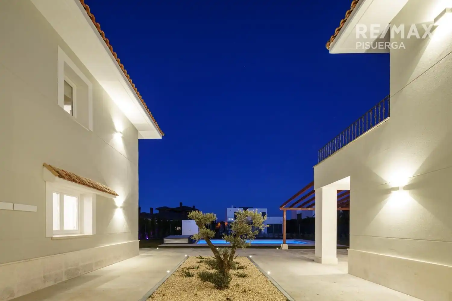 Terrassa de Casa o xalet en venda en Laguna de Duero amb Calefacció, Jardí privat i Terrassa