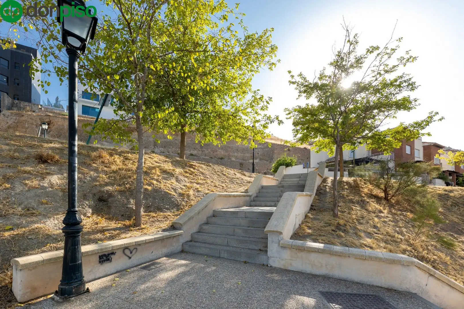 Außenansicht von Residential zum Verkauf in Granada