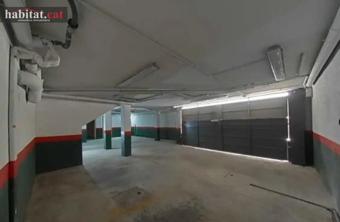 Parking de Casa o chalet en venta en Vilanova i la Geltrú con Piscina y Balcón