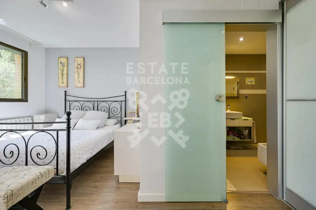 Schlafzimmer von Einfamilien-Reihenhaus zum Verkauf in Mataró mit Klimaanlage, Heizung und Terrasse