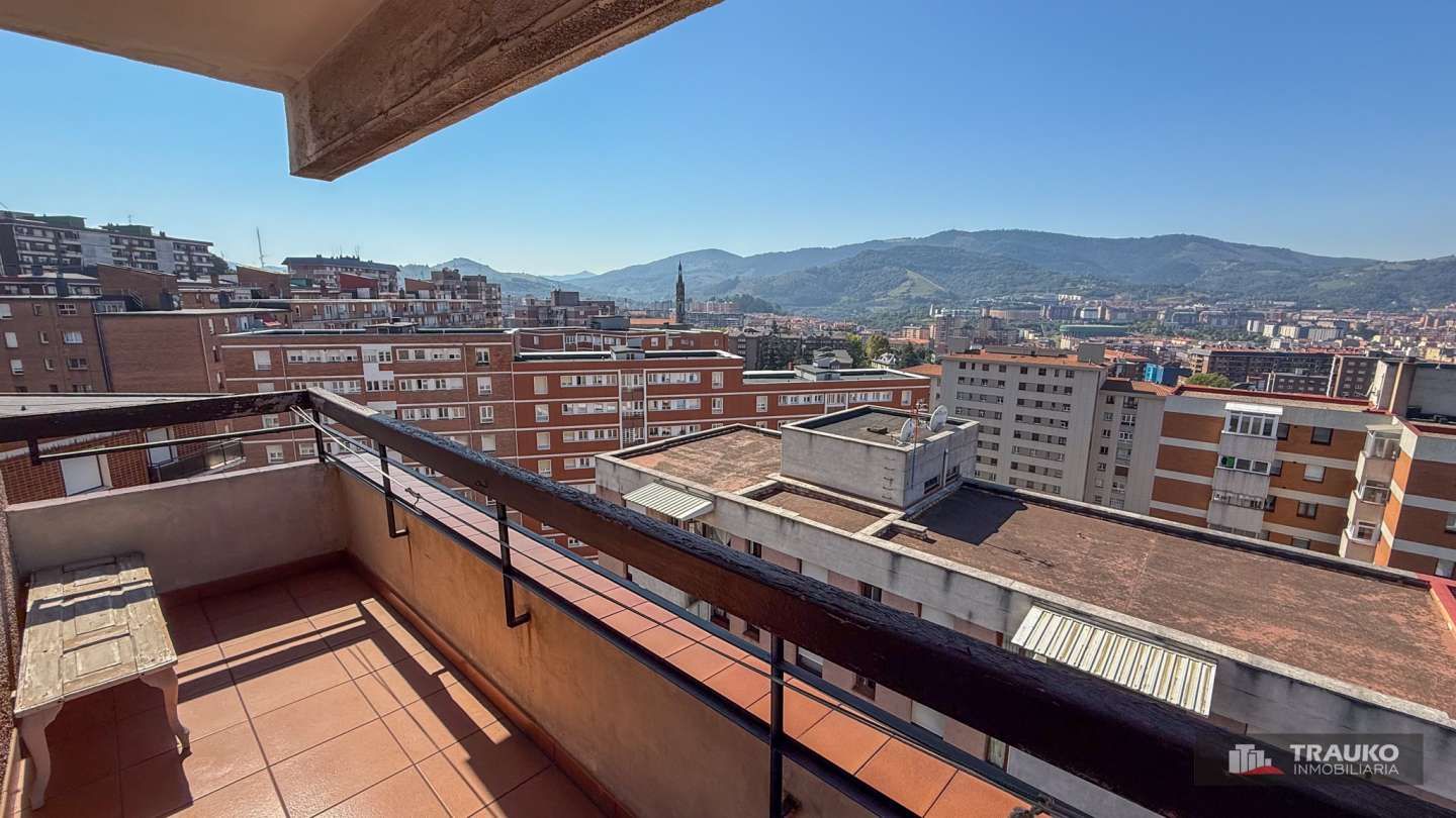 Vista exterior de Pis de lloguer en Bilbao  amb Calefacció i Terrassa