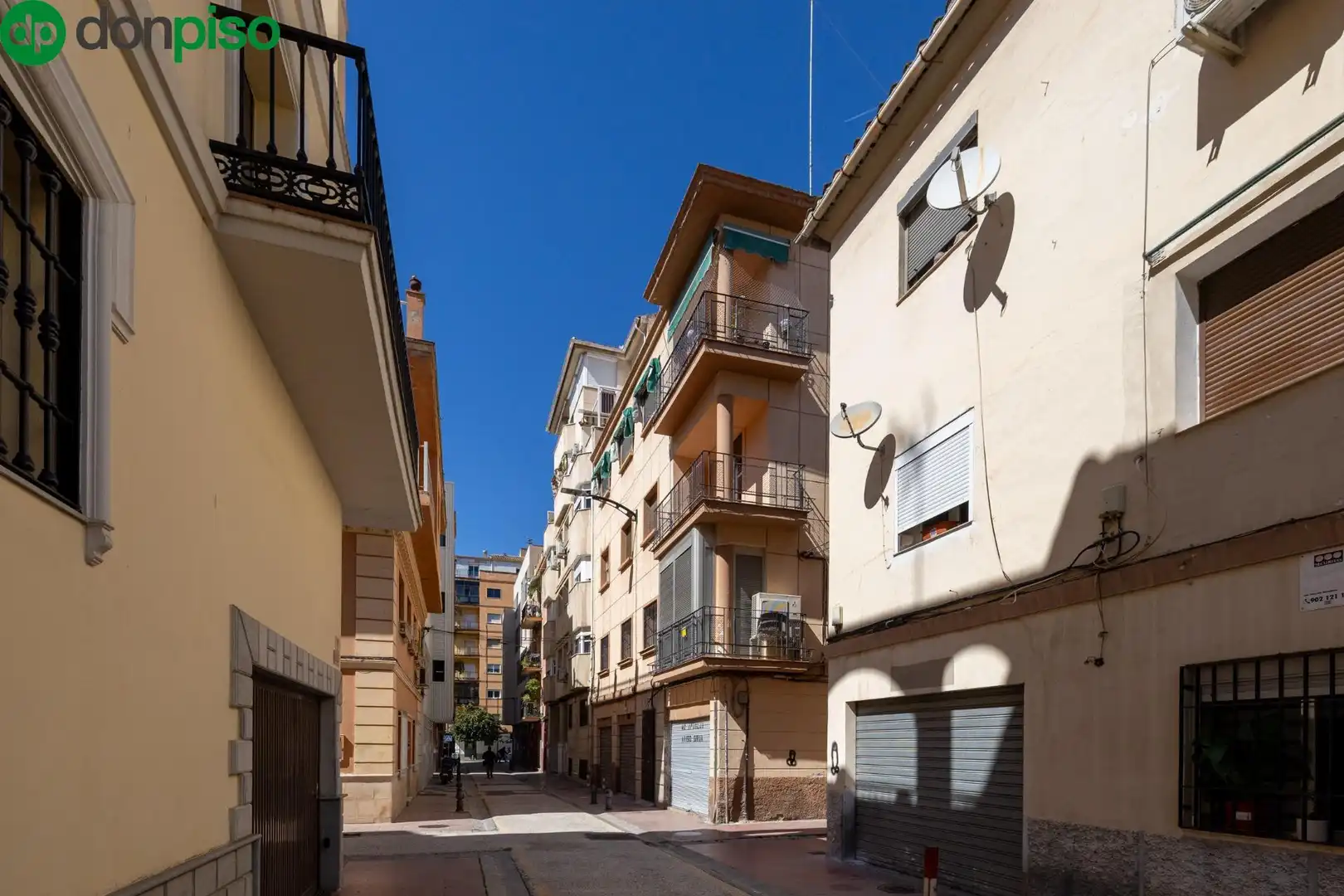Außenansicht von Erdgeschoss zum Verkauf in Granada