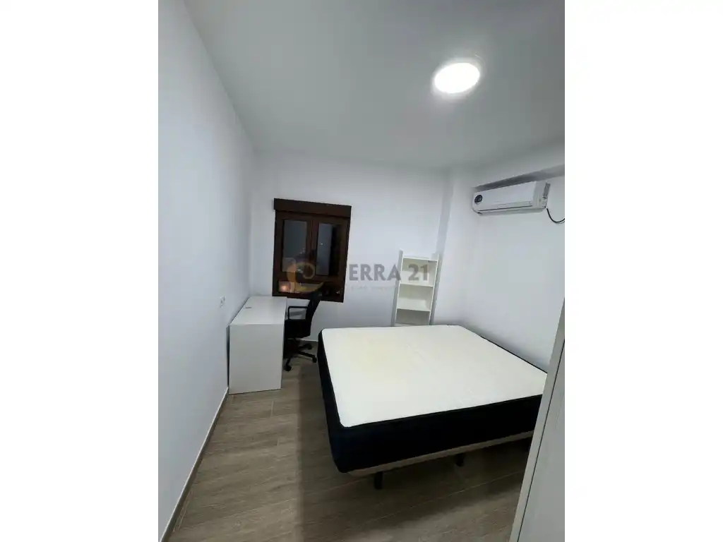 Habitación de Piso de alquiler en Jaén con Amueblado