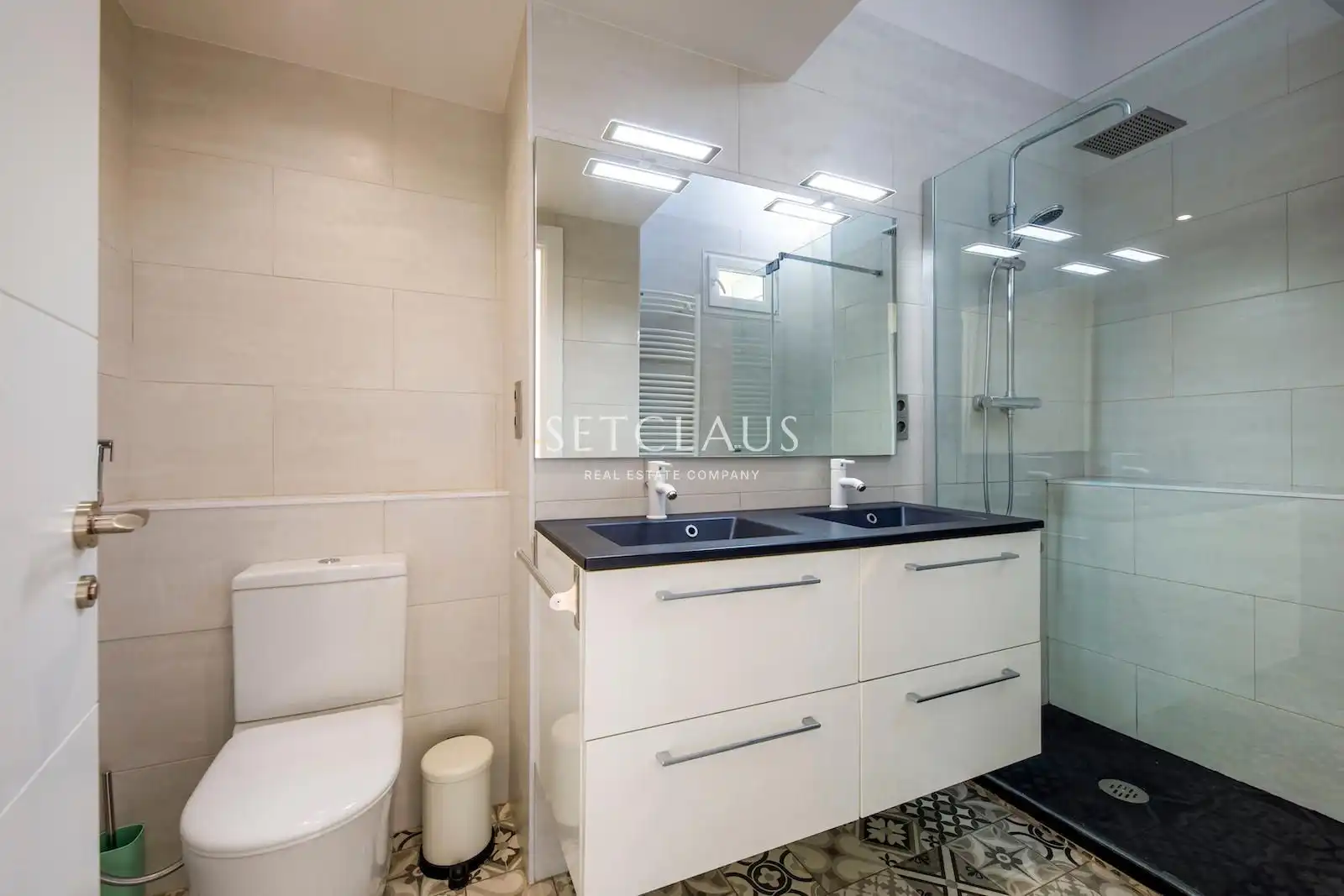 Bathroom of Attic for rent in Tiana  with Air Conditioner, Heating and Parquet flooring