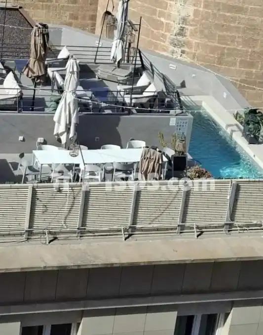 Piscina de Ático de alquiler en Almería con Amueblado