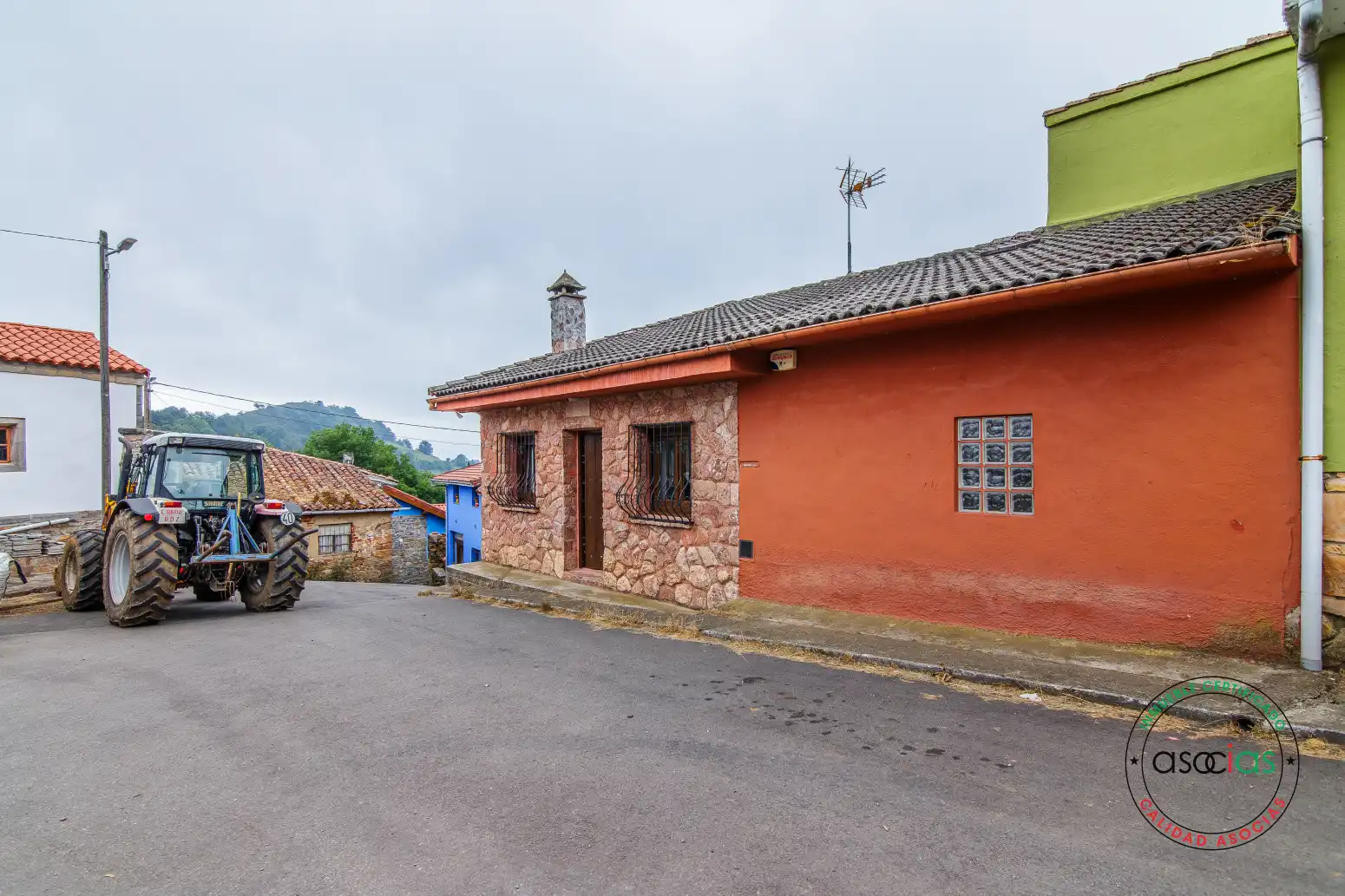 Vista exterior de Casa adosada en venta en Proaza con Calefacción y Trastero