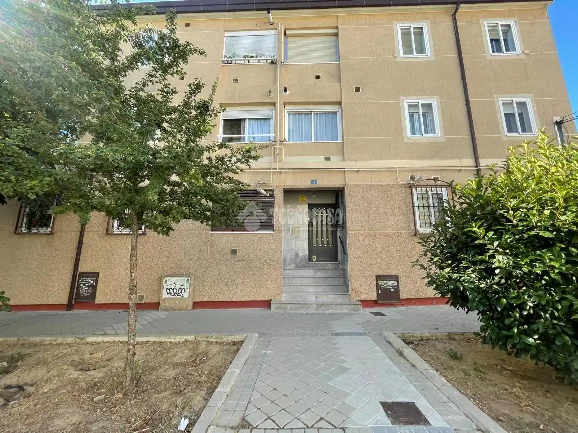 Vista exterior de Piso en venta en Madrid
