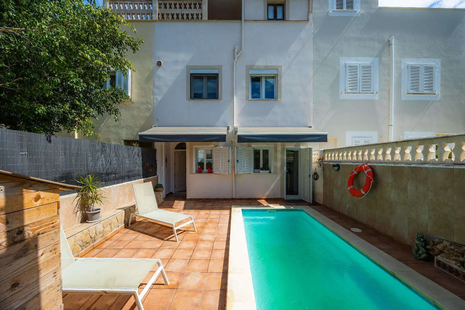 Schwimmbecken von Einfamilien-Reihenhaus zum Verkauf in Capdepera mit Klimaanlage, Terrasse und Möbliert