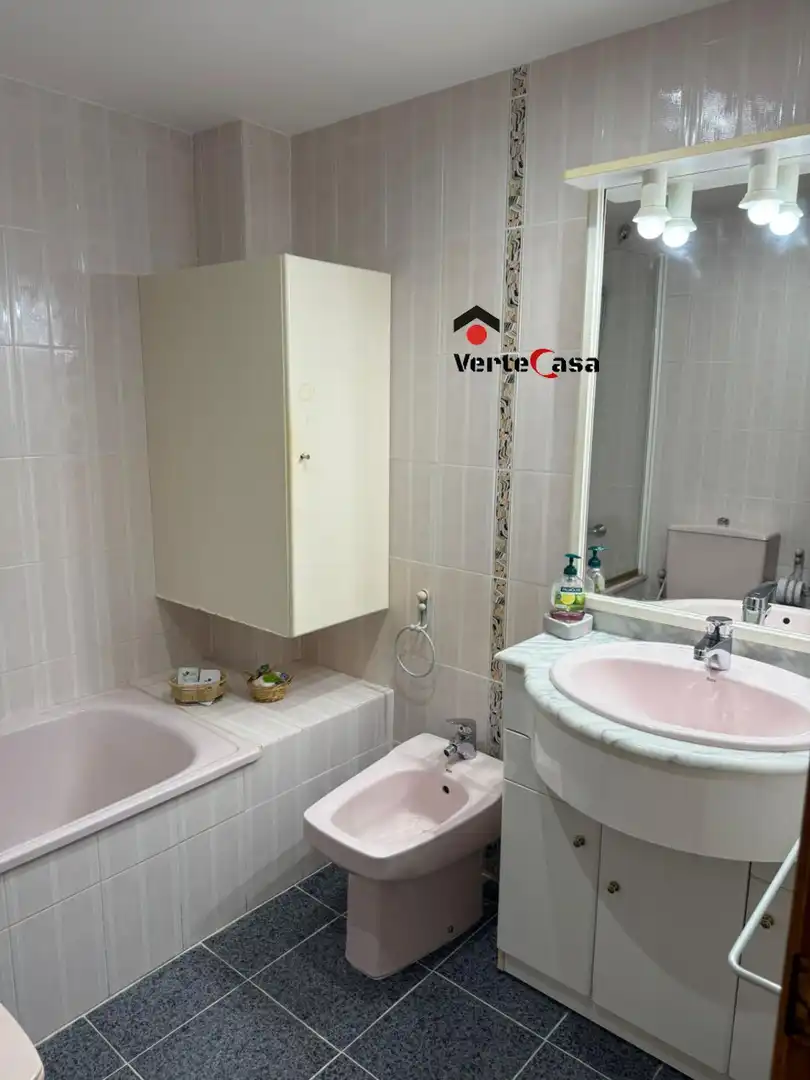 Bany de Apartament de lloguer en El Puig de Santa Maria amb Calefacció, Terrassa i Piscina comunitària