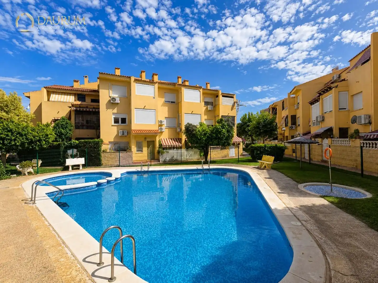 Adossat amb piscina en venda a CALLE LA BONANOVA