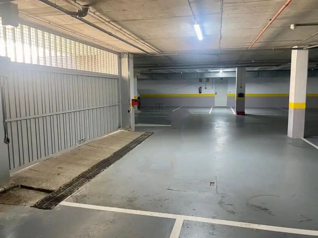 Parkplatz von Garage zum Verkauf in Santander