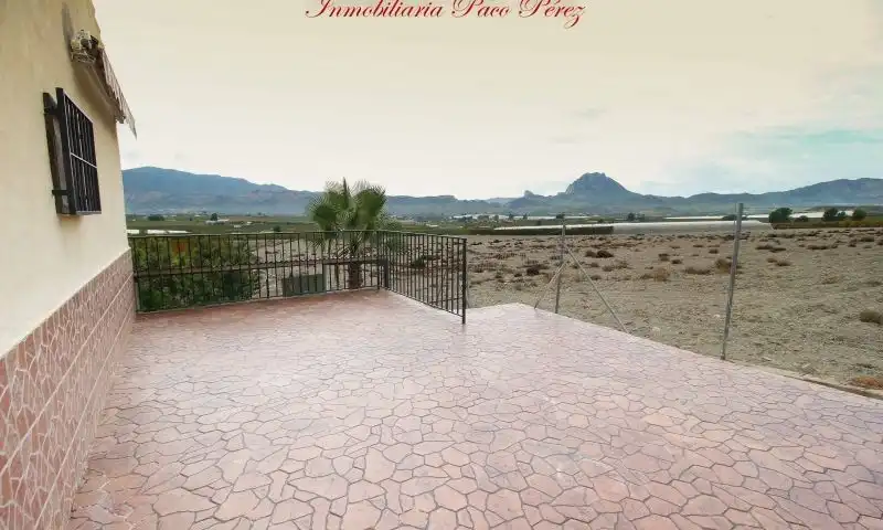 Maison rustique avec piscine à vendre à Cieza