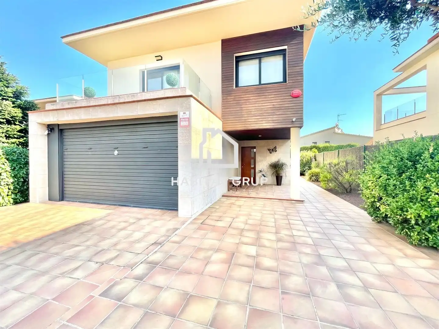 Vista exterior de Casa o chalet en venta en Medinyà con Aire acondicionado, Calefacción y Jardín privado