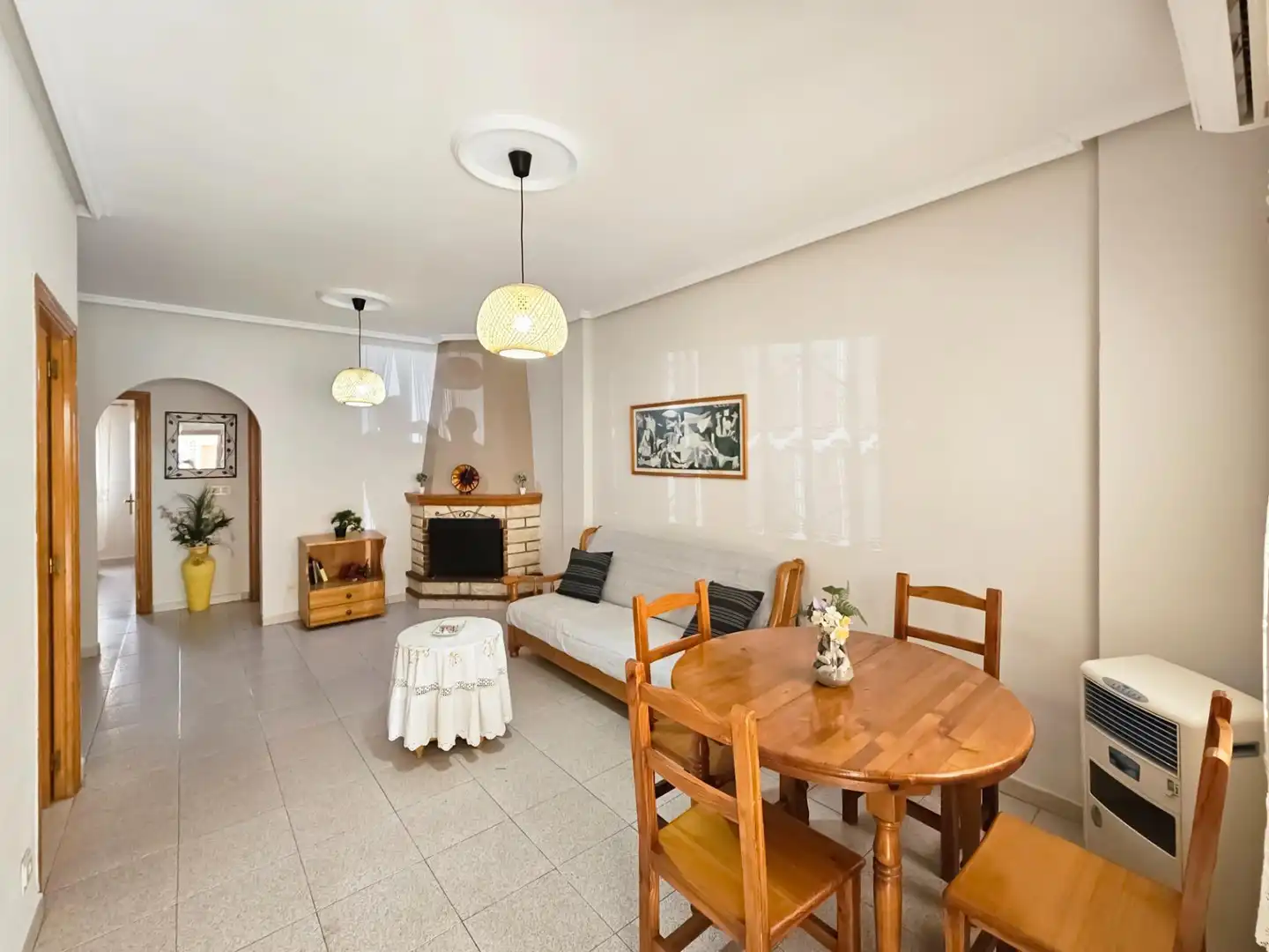 Sala d'estar de Casa o xalet en venda en Santa Pola amb Calefacció, Jardí privat i Terrassa