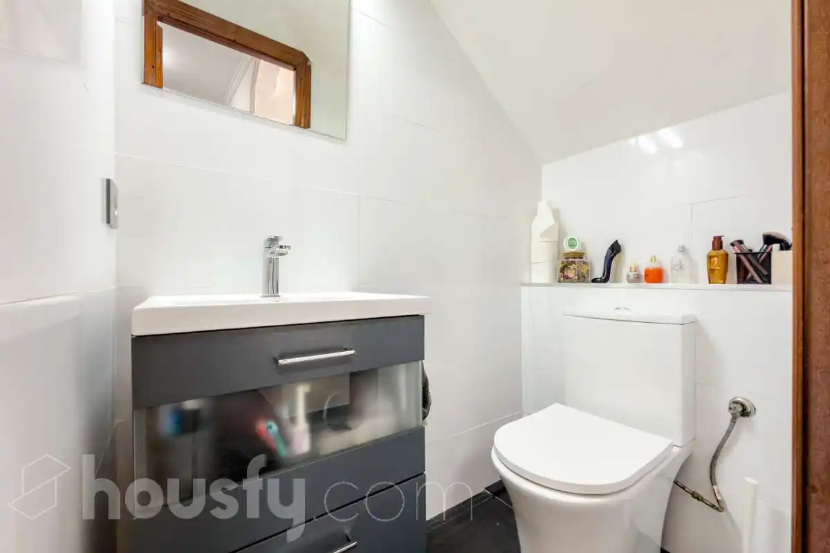 Bathroom of Houses for sale in Badalona  with Air Conditioner, Heating and Terrace