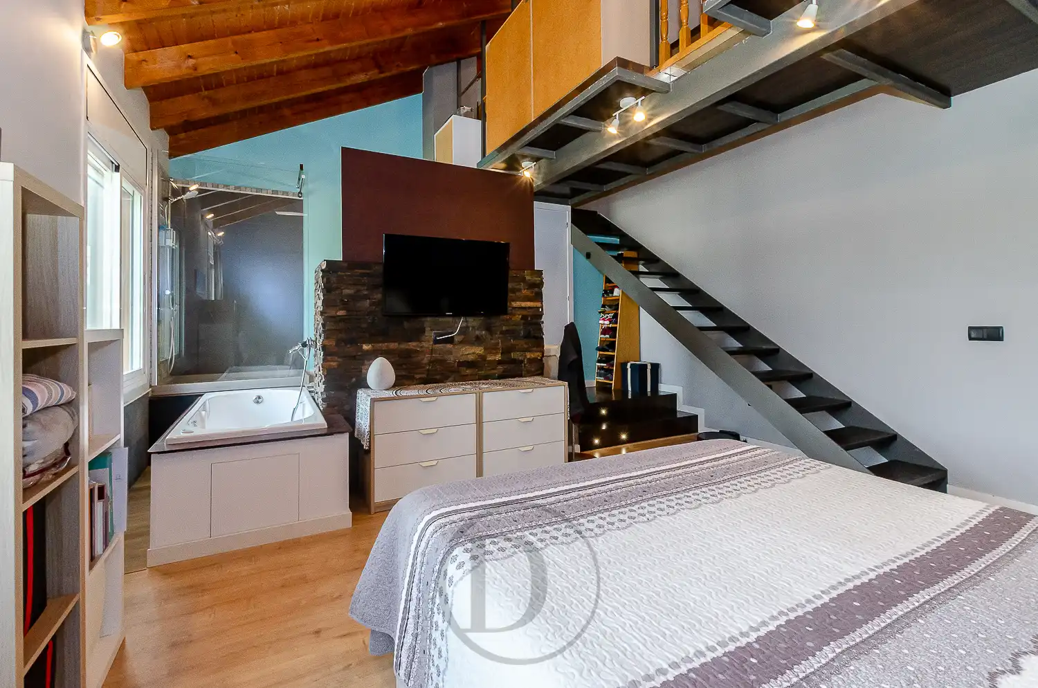 House with pool for sale in Carrer Venècia, imagen 8