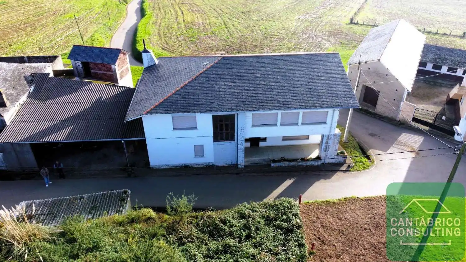 Vista exterior de Casa o xalet en venda en Navia amb Calefacció