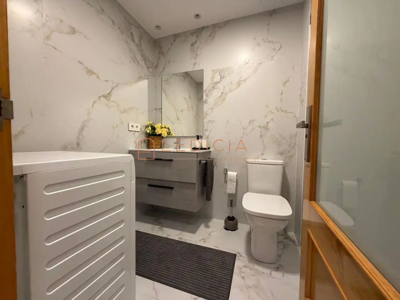 Badezimmer von Wohnung zur Miete in Vigo  mit Heizung, Abstellraum und Möbliert
