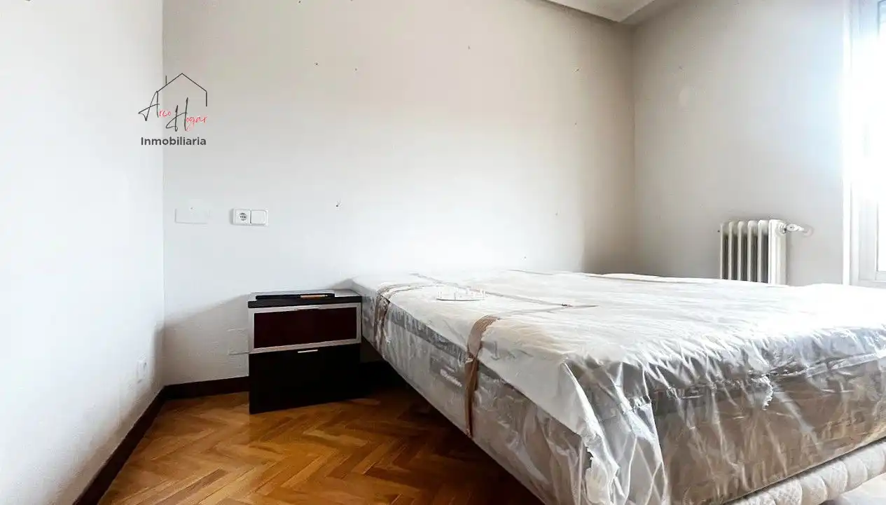Schlafzimmer von Haus oder Chalet zum Verkauf in Villamayor mit Heizung, Parkett und Terrasse