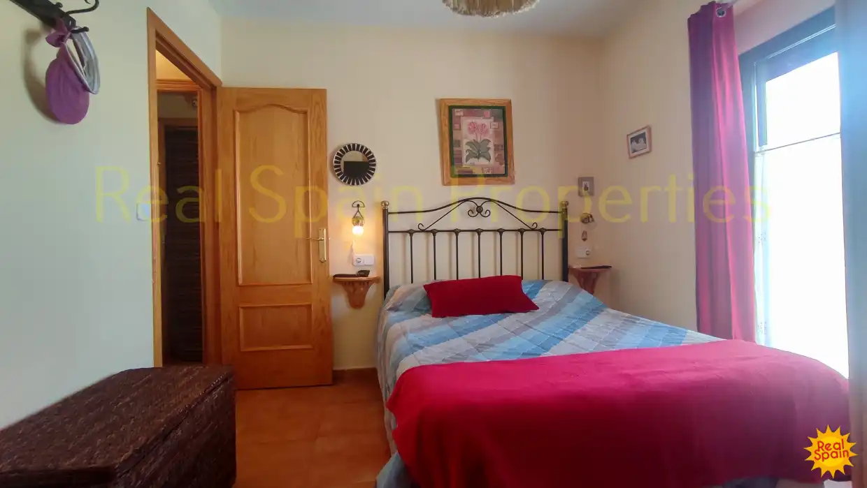 Habitación de Casa adosada en venta en María con Terraza, Balcón y Internet