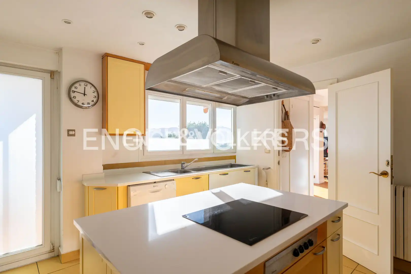 Cocina de Finca rústica en venta en Hondarribia con Aire acondicionado, Calefacción y Jardín privado
