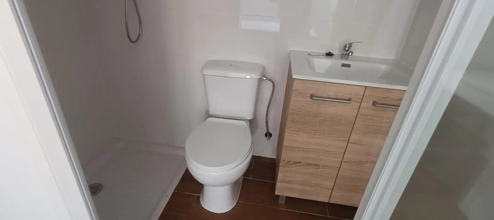 Bathroom of Flat for share in Teruel  with Air Conditioner, Heating and Furnished
