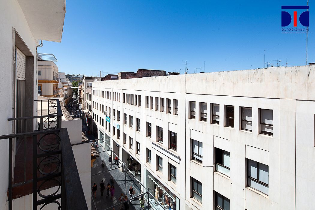 Exterior view of Office for sale in  Sevilla Capital  with Air Conditioner, Terrace and Storage room