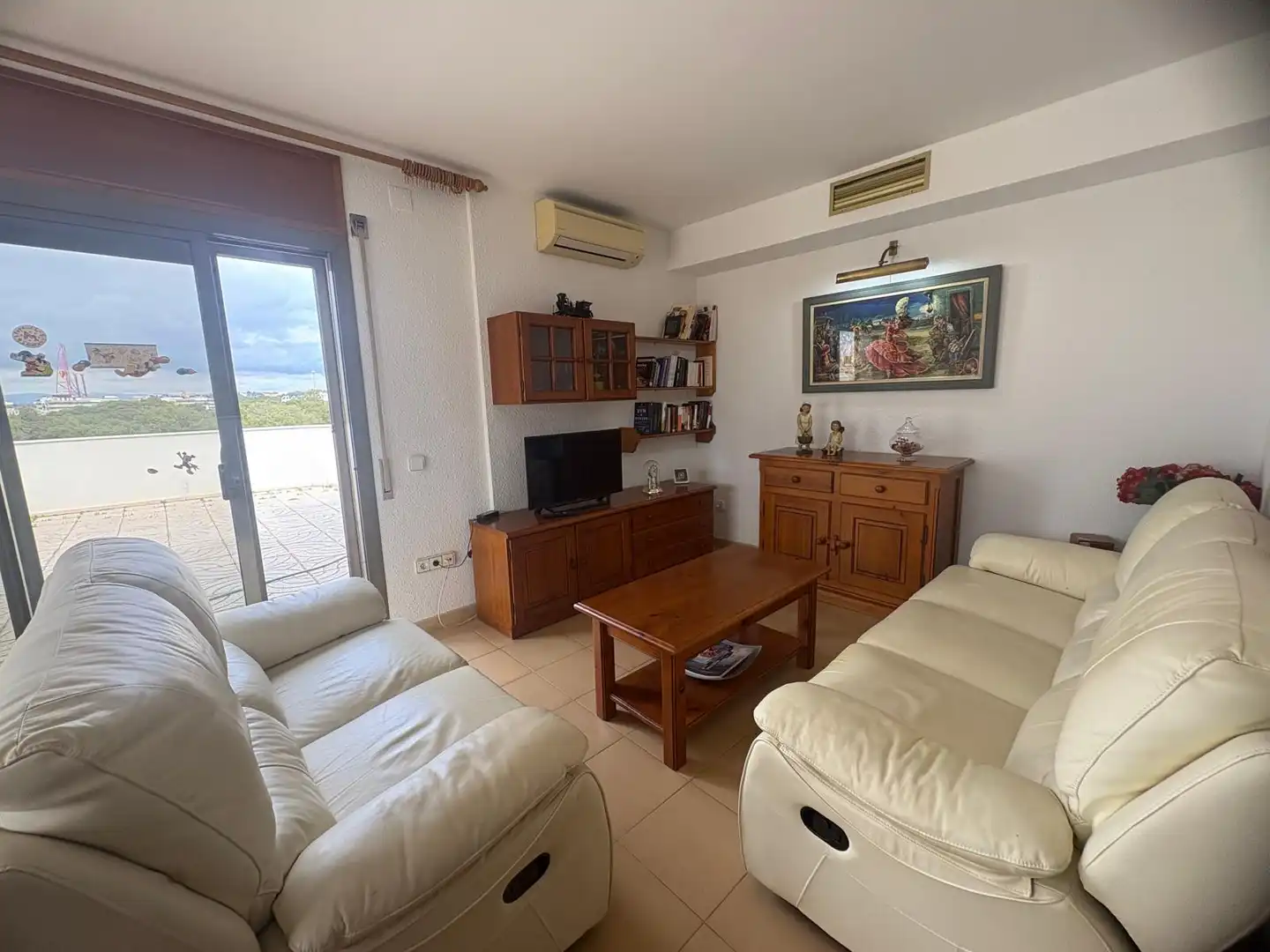 Wohnzimmer von Dachboden zum Verkauf in Salou mit Klimaanlage, Terrasse und Abstellraum