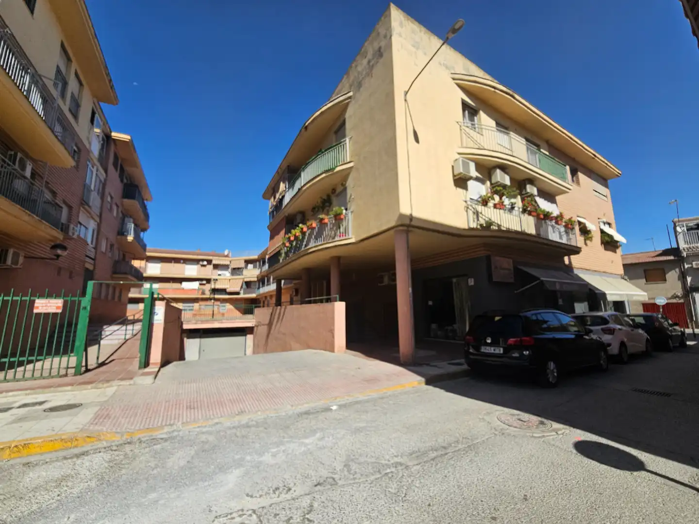 Vista exterior de Pis en venda en Santa Fe amb Terrassa i Balcó