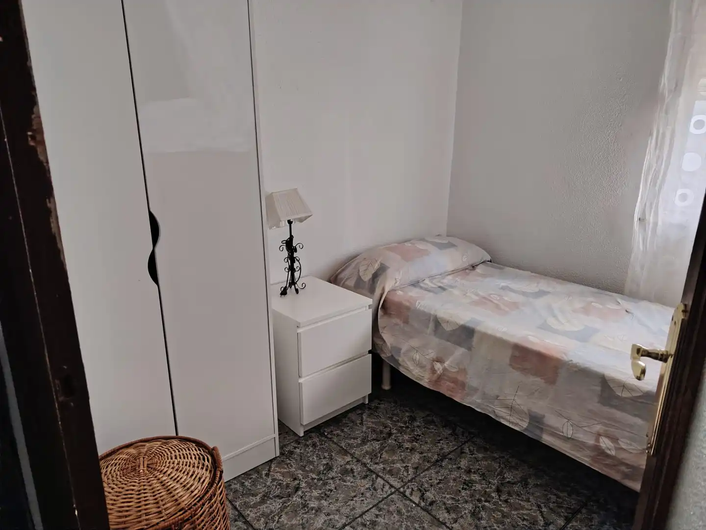 Habitación de Piso de alquiler en Zaragoza con Calefacción y Amueblado