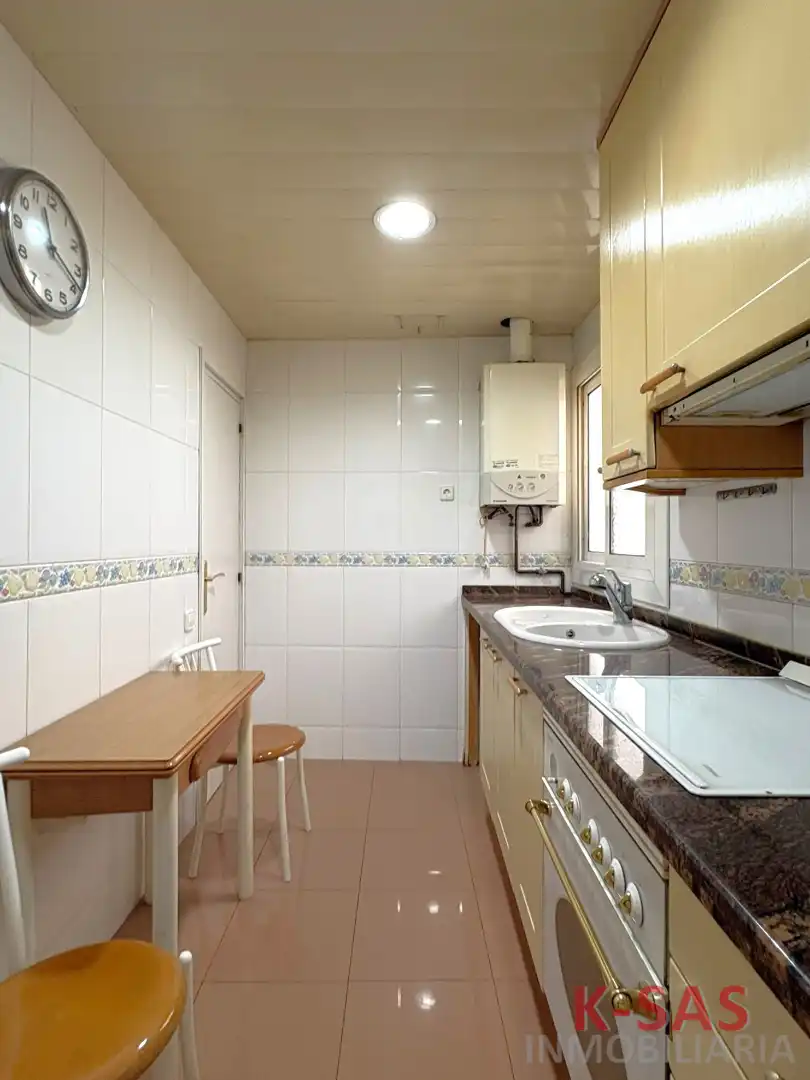 Küche von Wohnung zum Verkauf in Esplugues de Llobregat mit Heizung und Ofen