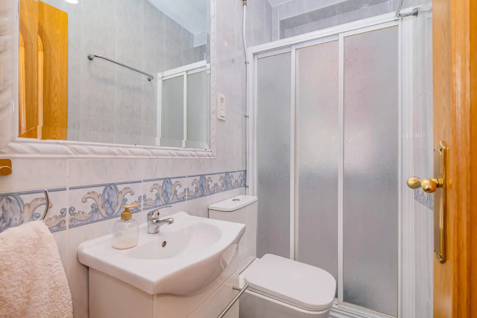 Bathroom of Flat for rent in Granada  with Furnished