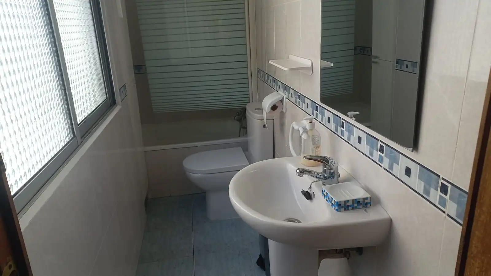 Bathroom of Flat for rent in Zaragoza  with Heating, Parquet flooring and Furnished