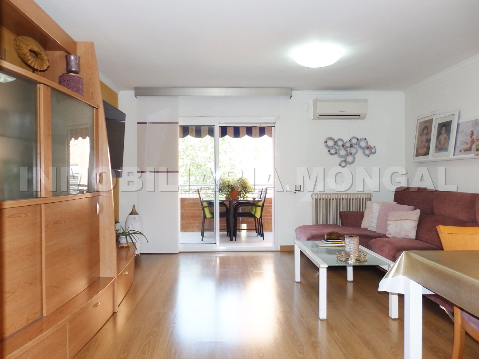 Living room of Single-family semi-detached for sale in Sant Boi de Llobregat  with Air Conditioner, Heating and Parquet flooring