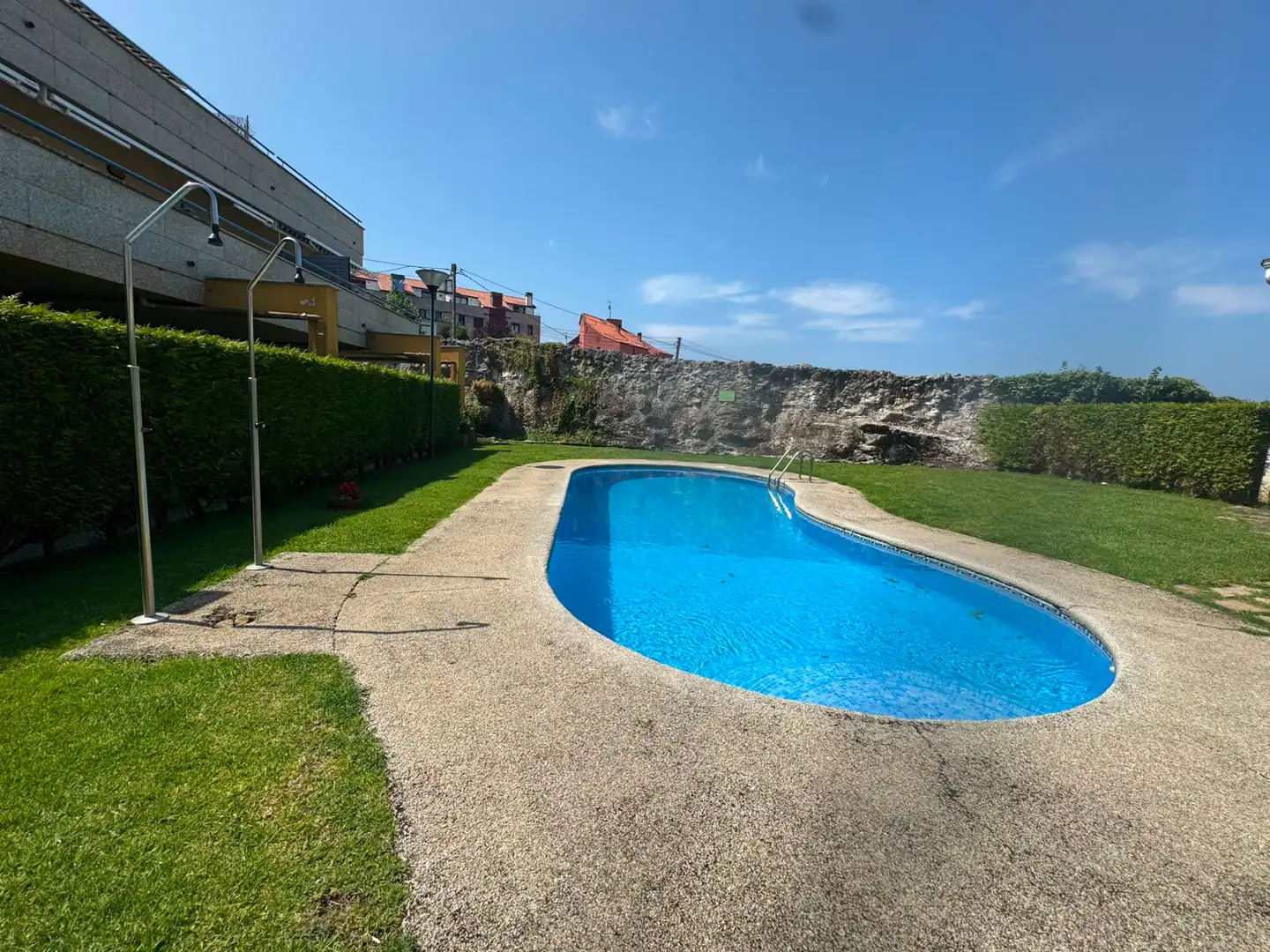Piscina de Apartament de lloguer en Porto do Son amb Calefacció, Terrassa i Moblat