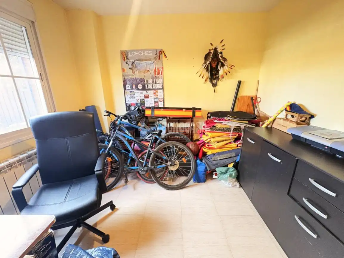Casa adosada en venta en Loeches