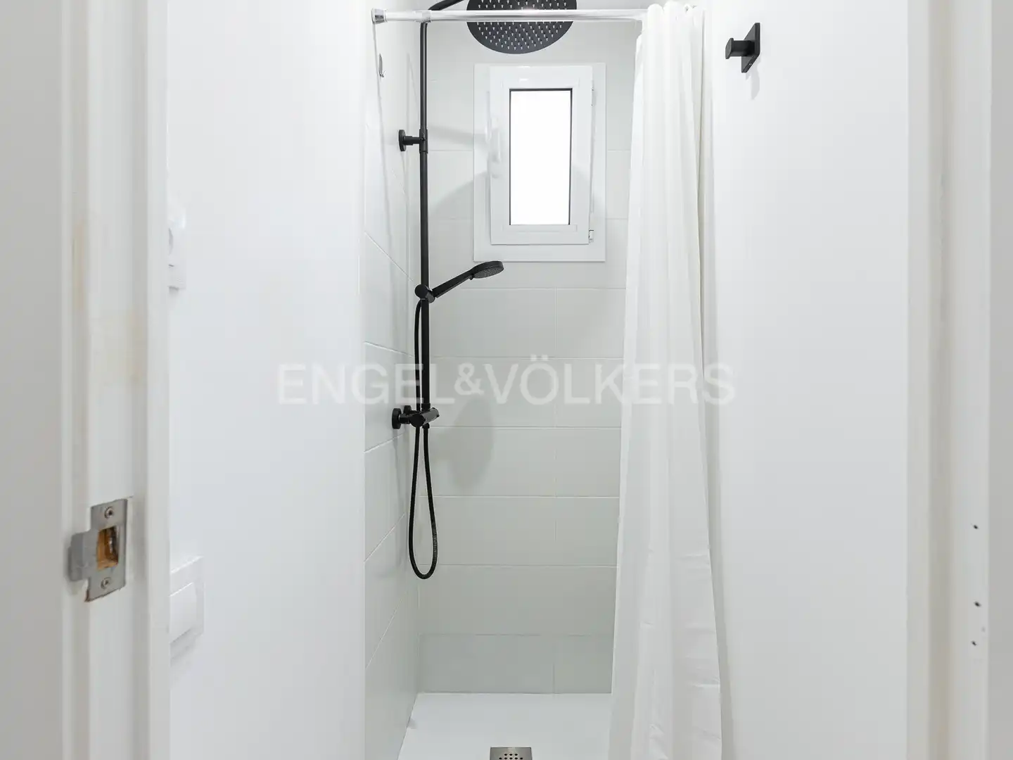 Bathroom of Flat for rent in Barcelona  with Air Conditioner, Heating and Furnished
