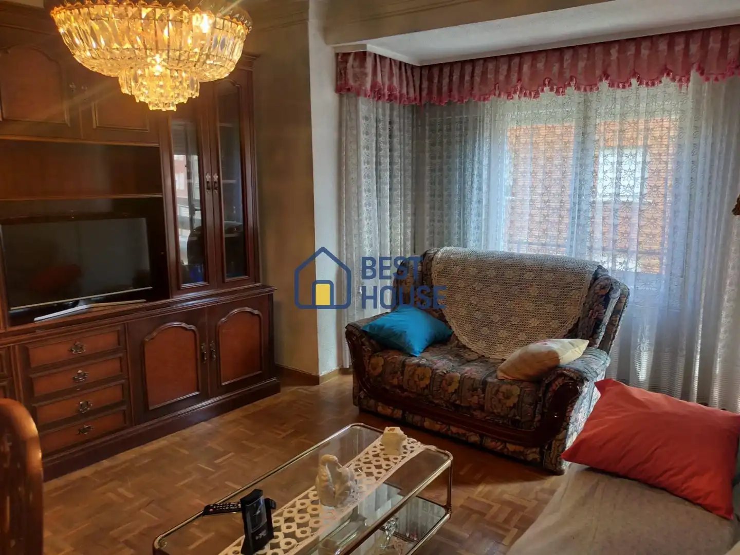 Sala d'estar de Pis de lloguer en León Capital  amb Traster i Moblat